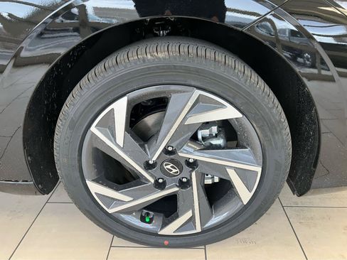 New 2026 Hyundai Elantra Limited FWD image 16