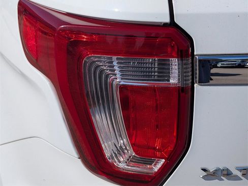 Used 2018 Ford Explorer XLT w/ Equipment Group 202A image 13