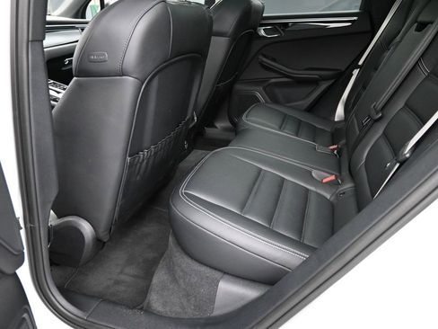 Used 2025 Porsche Macan image 22