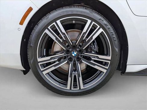 New 2026 BMW 750e xDrive w/ Premium Package image 10