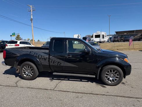 Used 2012 Nissan Frontier SV w/ Sport Appearance Pkg image 5
