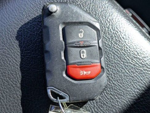 Used 2021 Jeep Gladiator Sport image 24