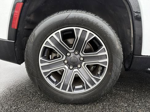 Used 2024 Jeep Wagoneer Series II w/ Flexible Seating Group image 19