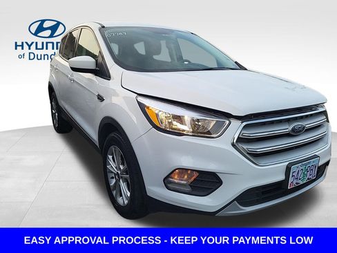 Used 2019 Ford Escape SE image 2