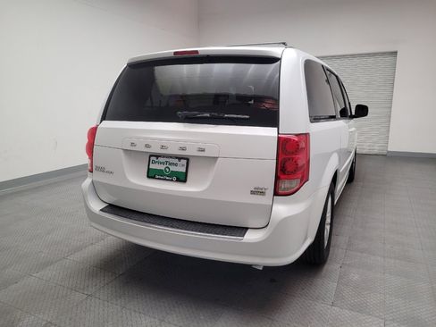 Used 2016 Dodge Grand Caravan SXT image 7