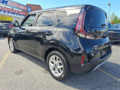 Used 2025 Kia Soul LX w/ LX Technology Package FWD image 3