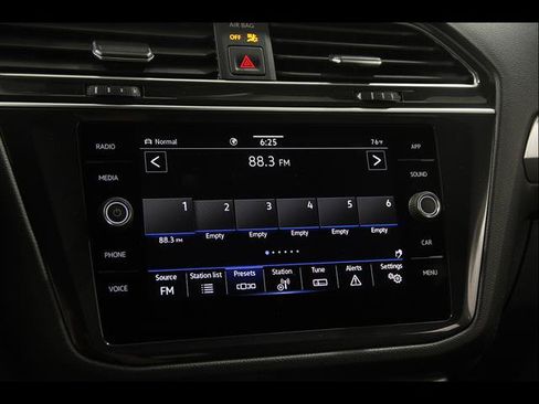 Certified 2023 Volkswagen Tiguan SE R-Line AWD/4WD image 10