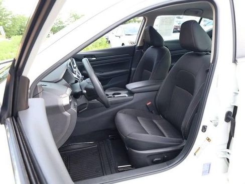 Certified 2025 Nissan Altima 2.5 SV FWD image 8