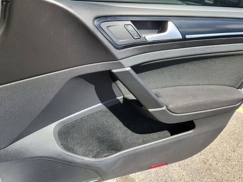 Used 2016 Volkswagen Golf 4-Door FWD image 11