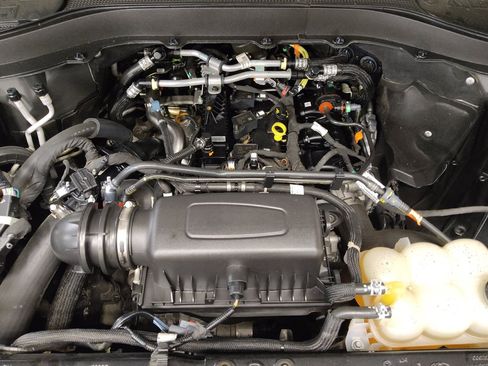 Used 2023 Ford Explorer XLT RWD image 30