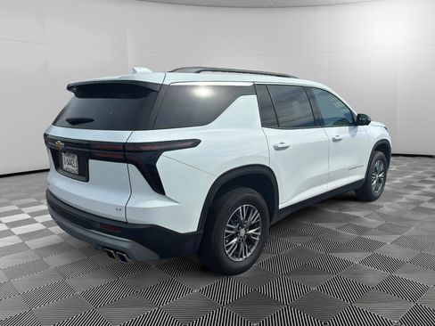 Used 2024 Chevrolet Traverse LT image 8