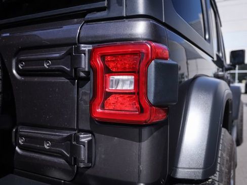 Used 2019 Jeep Wrangler Unlimited Sport S AWD/4WD image 13