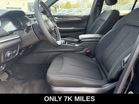 Used 2025 Jeep Grand Cherokee Laredo X AWD/4WD image 22