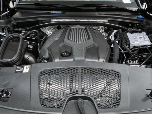 New 2026 Porsche Macan Turbo AWD/4WD image 36