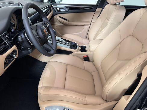 Used 2026 Porsche Macan AWD/4WD image 5