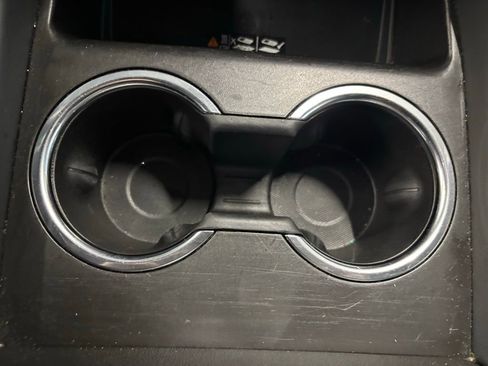 Used 2023 GMC Yukon SLT image 26