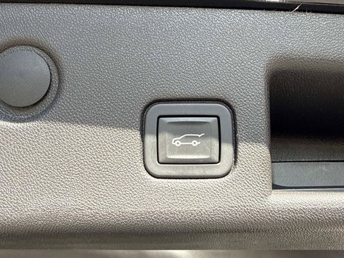 Used 2019 Chevrolet Equinox Premier FWD image 34