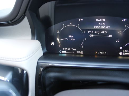 Used 2022 Lincoln Nautilus AWD w/ Premium Package image 19