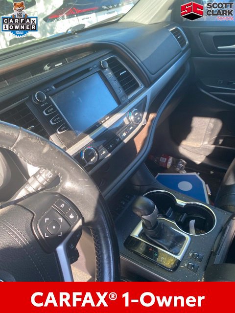 Used 2017 Toyota Highlander XLE AWD/4WD image 2