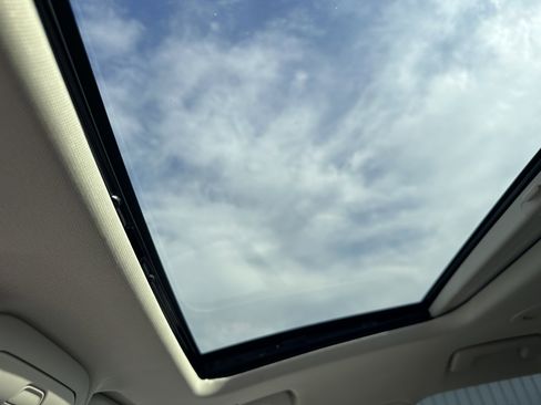 Used 2023 Buick Enclave Essence w/ Experience Buick Package image 19