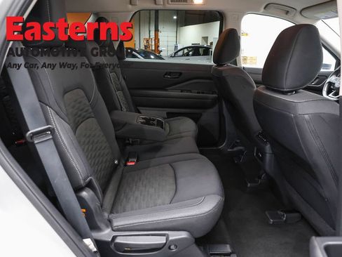 Used 2025 Nissan Pathfinder SV FWD image 23