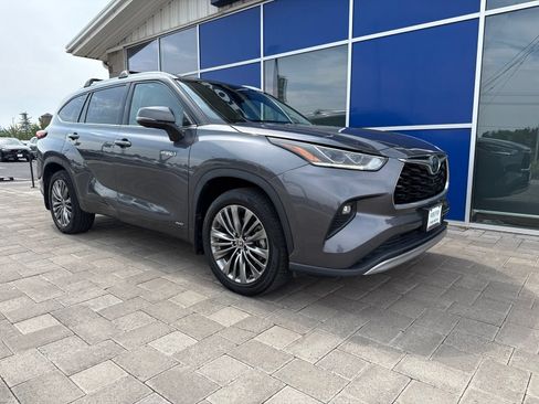 Used 2020 Toyota Highlander Platinum AWD/4WD image 2