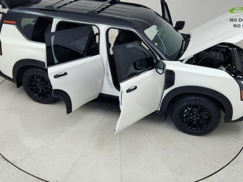 Used 2026 Nissan Armada PRO-4X w/ Captain's Chari Seat Package AWD/4WD image 85