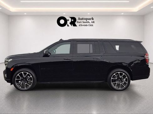 Used 2023 Chevrolet Suburban RST w/ Luxury Package AWD/4WD image 3