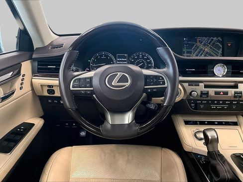 Used 2018 Lexus ES 350 w/ Luxury Package w/Wood Trim FWD image 16