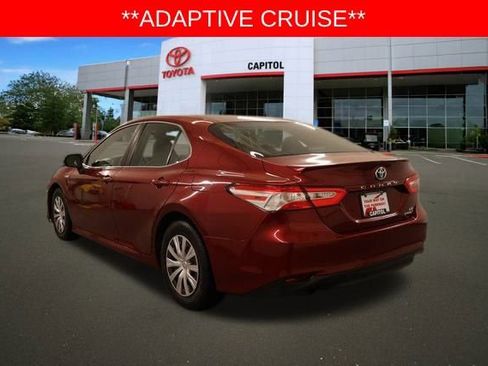 Used 2018 Toyota Camry XLE image 5