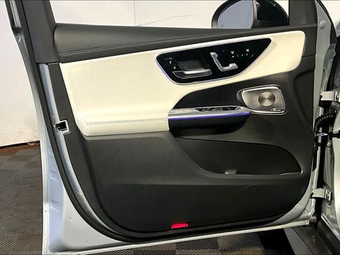 New 2026 Mercedes-Benz GLC 300 4MATIC image 11