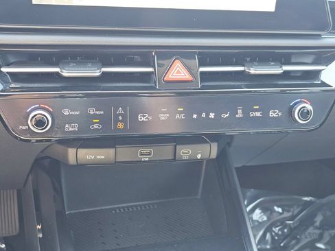 Certified 2024 Kia Niro Wind FWD image 17