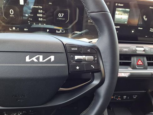 Certified 2025 Kia K4 EX FWD image 17