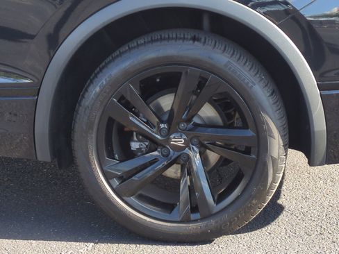 Used 2023 Volkswagen Tiguan SE R-Line image 26