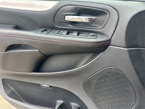 Used 2017 Dodge Grand Caravan GT FWD image 28