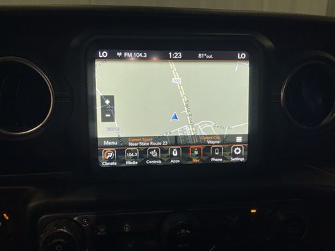 Used 2022 Jeep Wrangler Unlimited Sahara w/ Cold Weather Group AWD/4WD image 22