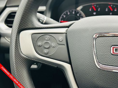 Used 2023 GMC Acadia SLE w/ Driver Convenience Package image 8