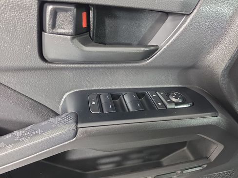 Certified 2025 Toyota Tacoma SR5 AWD/4WD image 11