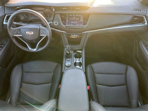 Used 2025 Cadillac XT6 Luxury image 21
