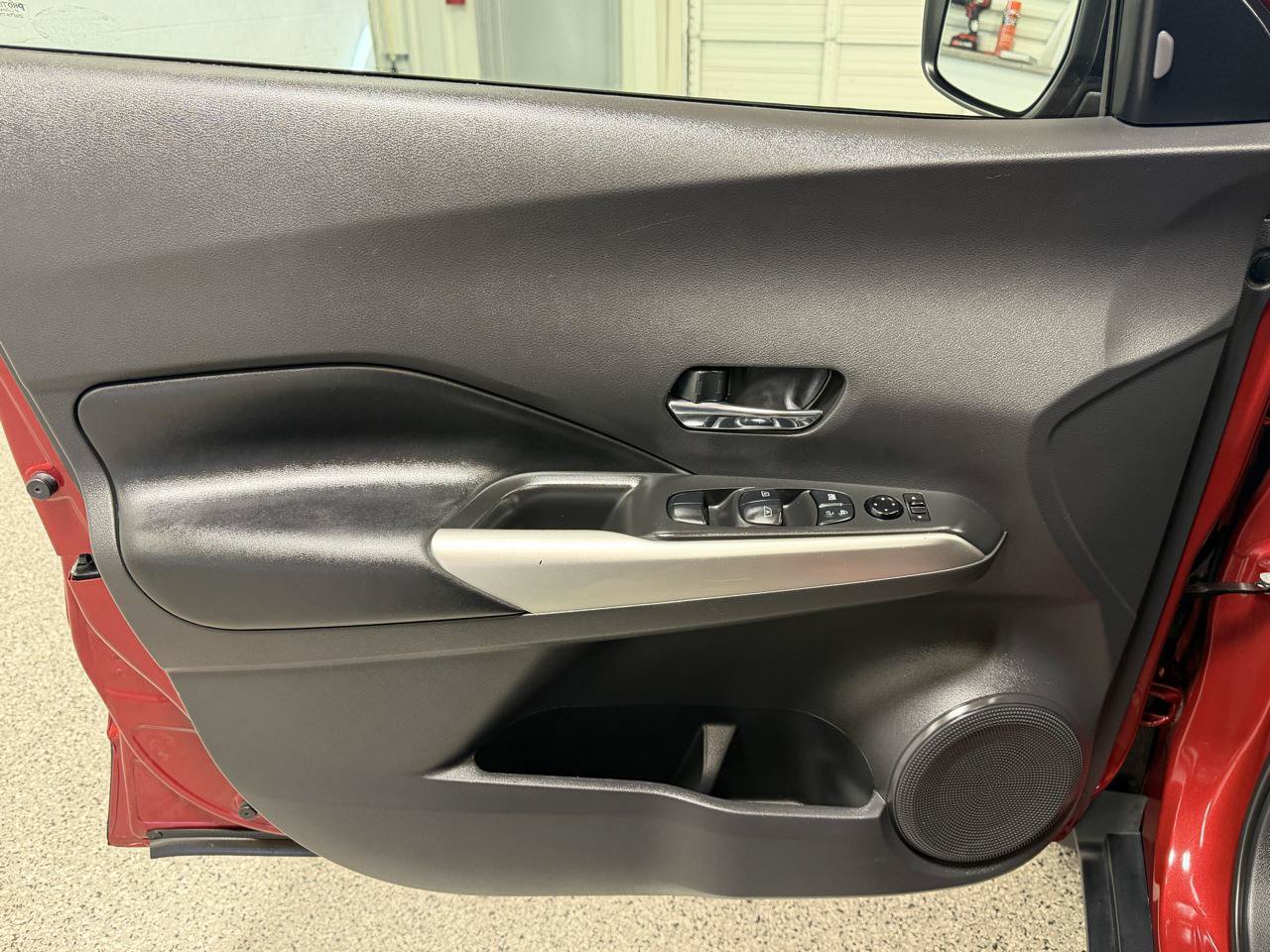Used 2020 Nissan Kicks SR w/ SR Premium Package FWD image 11