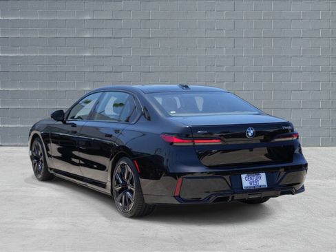 Used 2026 BMW 750e xDrive w/ Premium Package AWD/4WD image 3