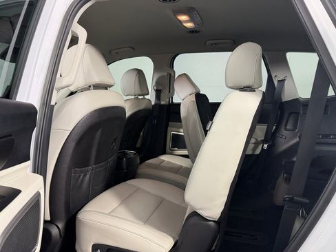 Used 2024 Kia Telluride S AWD/4WD image 25