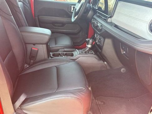 Certified 2025 Jeep Wrangler Unlimited Sahara w/ Safety Group AWD/4WD image 12