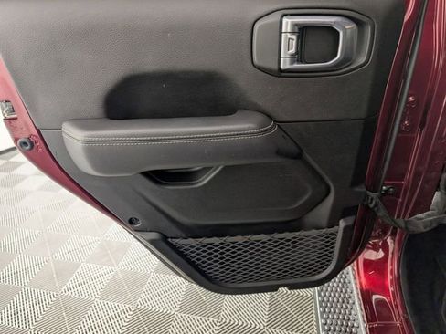 Used 2022 Jeep Wrangler Unlimited Sahara image 27