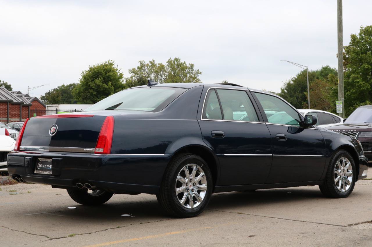 Used 2009 Cadillac DTS w/ Sun And Sound Package FWD image 9