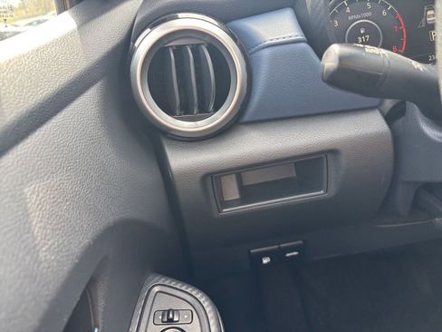 Used 2025 Nissan Versa SV image 32