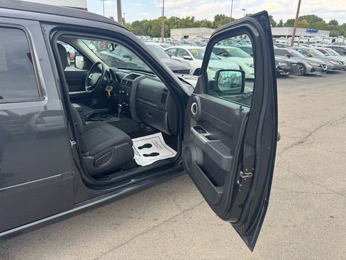 Used 2011 Dodge Nitro SXT image 9