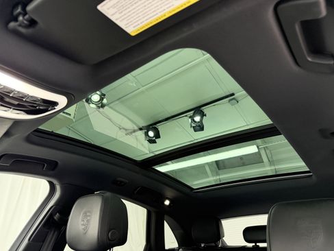 Certified 2022 Porsche Macan image 34