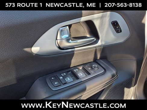 New 2026 Chrysler Pacifica Limited w/ S Appearance Package FWD image 6