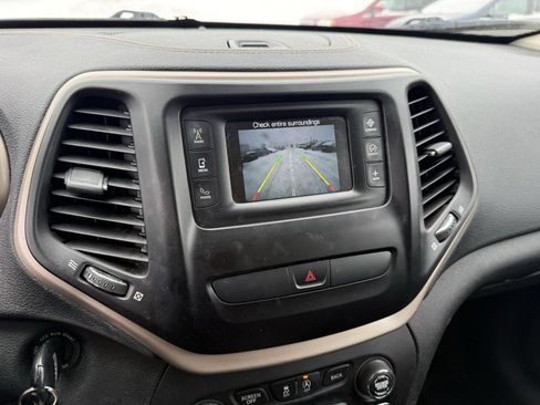 Used 2016 Jeep Cherokee Latitude w/ Cold Weather Group image 10